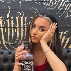 Dengarkan Sharmaine, tonton video musik, baca bio, lihat tanggal tur & lainnya!
