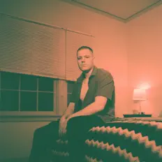 聆聽 Apollo Anthony、觀看音樂影片、閱讀小傳、查看巡演日期等！