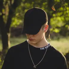 Ouve Remaxer, vê vídeos de música, lê a biografia, vê as datas da digressão e muito mais!