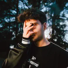 Gianluca Modanese dinle, müzik videolarını izle, biyografisini oku, tur tarihlerini ve daha fazlasını gör!