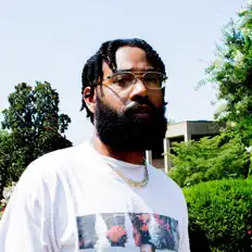 Hör dir King E an, schau dir Musikvideos an, lies die Biografie, finde Tourdaten und mehr!