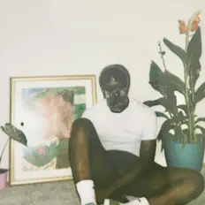 Hiriamを聴いたり、ミュージックビデオを鑑賞したり、経歴やツアー日程などを確認したりしましょう！