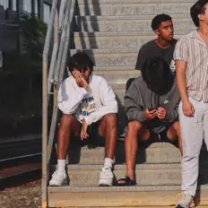 Cheez dinle, müzik videolarını izle, biyografisini oku, tur tarihlerini ve daha fazlasını gör!