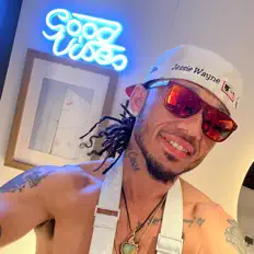 Jessie Wayne을(를) 듣고, 뮤직 비디오를 보고, 약력을 읽고, 투어 일정 등을 확인하세요!