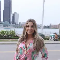 Dengarkan Kerri Brown, tonton video musik, baca bio, lihat tanggal tur & lainnya!