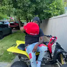 收听 Flyguyjay、观看音乐视频、阅读小传、查看巡演日期等 ！