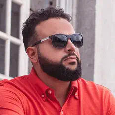 Escucha a Benito, mira vídeos musicales, lee la biografía, consulta fechas de giras y mucho más.