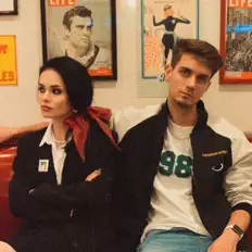 Hör dir Black Like Oil an, schau dir Musikvideos an, lies die Biografie, finde Tourdaten und mehr!