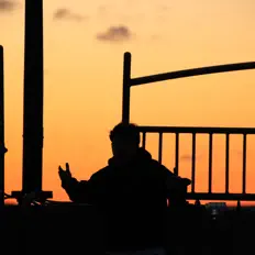 Mugs: песни, клипы, биография, даты выступлений и многое другое.