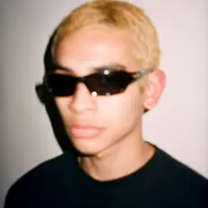 Écoutez Paul., regardez des vidéoclips, lisez la biographie, consultez les dates de tournée et plus encore !