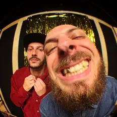 Ascolta Glitter Thief, guarda video musicali, leggi la biografia, vedi le date del tour & altro!