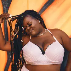 Ακούστε περιεχόμενο από Janay Paramore, παρακολουθήστε μουσικά βίντεο, διαβάστε το βιογραφικό, δείτε ημερομηνίες περιοδείας, και πολλά ακόμη!