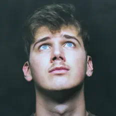 Luister naar Antoine Arnoux, bekijk muziekvideo's, lees de bio, bekijk de tourdata, en meer!