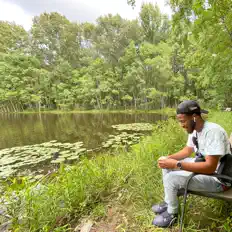 Poslechněte si interpreta ViBrynt, sledujte hudební videa, přečtěte si životopis, podívejte se na data turné a další informace.