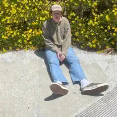 收听 SUPERDUPERPARK、观看音乐视频、阅读小传、查看巡演日期等 ！