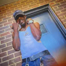 Hör dir Helm an, schau dir Musikvideos an, lies die Biografie, finde Tourdaten und mehr!