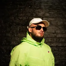 Ascolta Crissto, guarda video musicali, leggi la biografia, vedi le date del tour & altro!