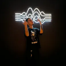收听 Eli Bands Az、观看音乐视频、阅读小传、查看巡演日期等 ！