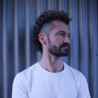 undefinedを聴いたり、ミュージックビデオを鑑賞したり、経歴やツアー日程などを確認したりしましょう！