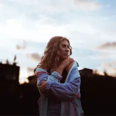 收听 Maggie Mayer、观看音乐视频、阅读小传、查看巡演日期等 ！
