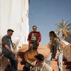 Dengarkan SRRY, tonton video musik, baca bio, lihat tanggal tur & lainnya!