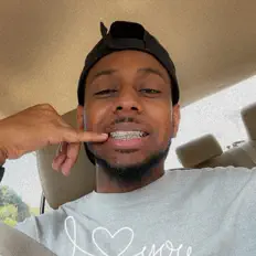 ABGZを聴いたり、ミュージックビデオを鑑賞したり、経歴やツアー日程などを確認したりしましょう！