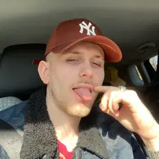 Escucha a Najmłodszy Veri, mira vídeos musicales, lee la biografía, consulta fechas de giras y mucho más.