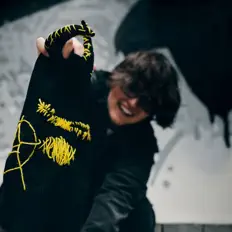 Lazyyboy सुनें, म्यूज़िक वीडियो देखें, बायो पढ़ें, दौरे की तारीखें और बहुत कुछ देखें!