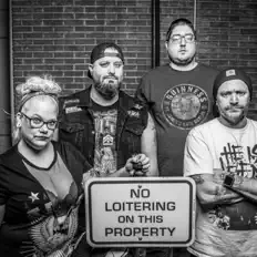 Écoutez Dear Freida, regardez des vidéoclips, lisez la biographie, consultez les dates de tournée et plus encore !