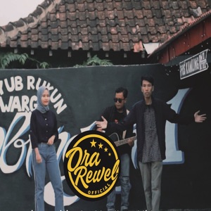 Ikhlas Dewe (feat. Lavora)