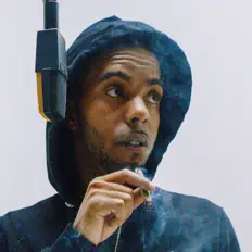 聆聽 Loco Crim、觀看音樂影片、閱讀小傳、查看巡演日期等！