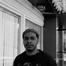 Escucha a Stevie Strange, mira videos musicales, lee su biografía, consulta las fechas de las gira y más.