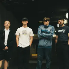 Ouve ESQUIRE, vê vídeos de música, lê a biografia, vê as datas da digressão e muito mais!