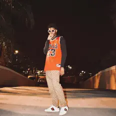 Escucha a Rhy, mira videos musicales, lee su biografía, consulta las fechas de las gira y más.