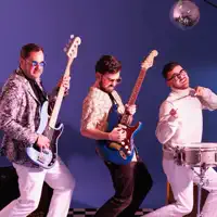 聆聽 undefined、觀看音樂影片、閱讀小傳、查看巡演日期等！
