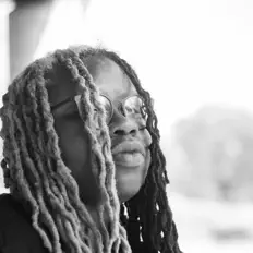 Dengarkan Roz, tonton video musik, baca bio, lihat tanggal tur & lainnya!