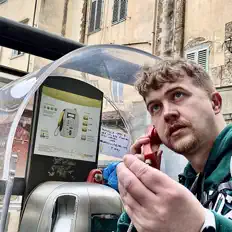 Klarenzを聴いたり、ミュージックビデオを鑑賞したり、経歴やツアー日程などを確認したりしましょう！