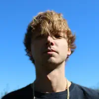 Hör dir undefined an, schau dir Musikvideos an, lies die Biografie, finde Tourdaten und mehr!