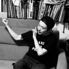 收听 muzoyes、观看音乐视频、阅读小传、查看巡演日期等 ！