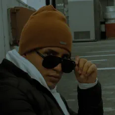 Doálを聴いたり、ミュージックビデオを鑑賞したり、経歴やツアー日程などを確認したりしましょう！