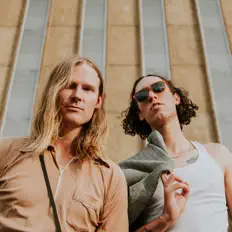 Luister naar French Class, bekijk muziekvideo's, lees de bio, bekijk de tourdata, en meer!