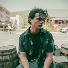 Écoutez Gentry, regardez des vidéoclips, lisez la biographie, consultez les dates de tournée et plus encore !