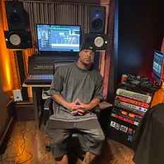 Ouça CDOUBLEZ, assista a videoclipes, leia a biografia, veja as datas das turnês e mais!