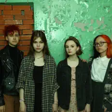 Poslechněte si interpreta исчадье распродаж, sledujte hudební videa, přečtěte si životopis, podívejte se na data turné a další informace.