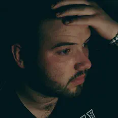 Escucha a Daussen, mira videos musicales, lee su biografía, consulta las fechas de las gira y más.