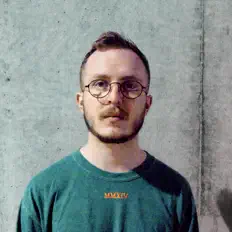 Hör dir Jonathan Higgins an, schau dir Musikvideos an, lies die Biografie, finde Tourdaten und mehr!