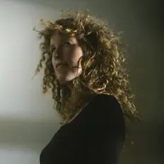 Kate Wyatt सुनें, म्यूज़िक वीडियो देखें, बायो पढ़ें, दौरे की तारीखें और बहुत कुछ देखें!