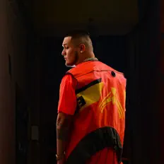 Stiloを聴いたり、ミュージックビデオを鑑賞したり、経歴やツアー日程などを確認したりしましょう！