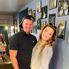 聆聽 Young Ready、觀看音樂影片、閱讀小傳、查看巡演日期等！