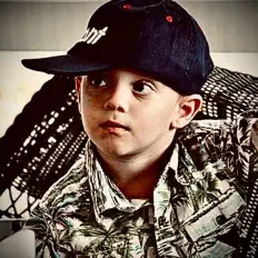 收听 ItsMeGrant、观看音乐视频、阅读小传、查看巡演日期等 ！